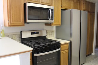 103 Bristol Rd in Ojai, CA - Foto de edificio - Building Photo