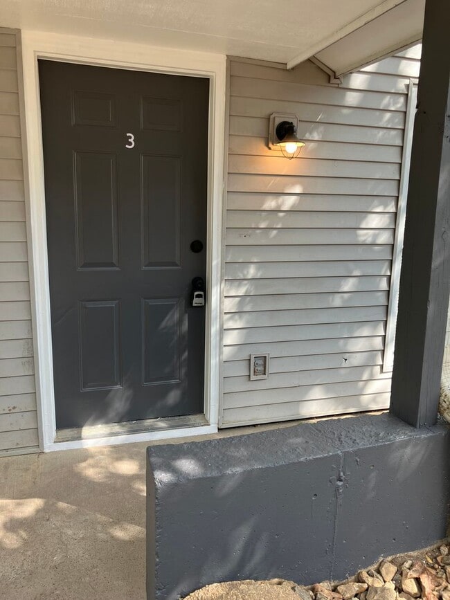 4217 Sunset Dr in Osage Beach, MO - Foto de edificio - Building Photo