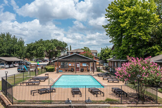 Parkside Arlington in Arlington, TX - Foto de edificio - Building Photo