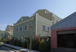 1565 32nd St in Emeryville, CA - Building Photo - Building Photo