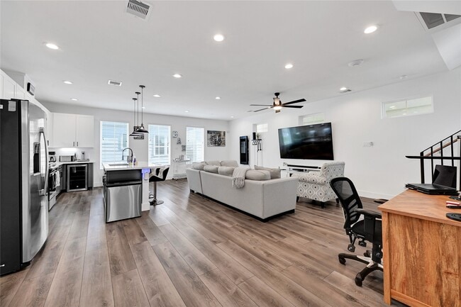 2056 Johanna Dr in Houston, TX - Building Photo - Building Photo