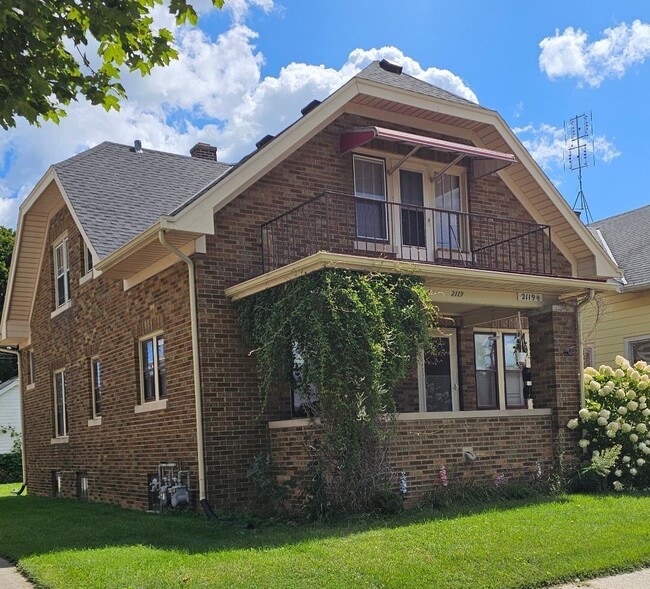 property at 2119 Lasalle St