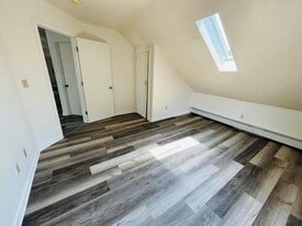 201 Oakland Ave in Providence, RI - Building Photo