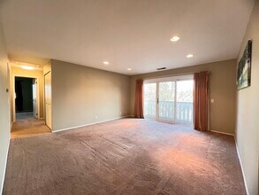 1542 Heather Ct in Wheeling, IL - Building Photo - Building Photo