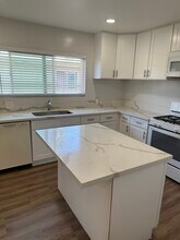 25120 Frampton Ave, Unit C in Los Angeles, CA - Foto de edificio - Building Photo