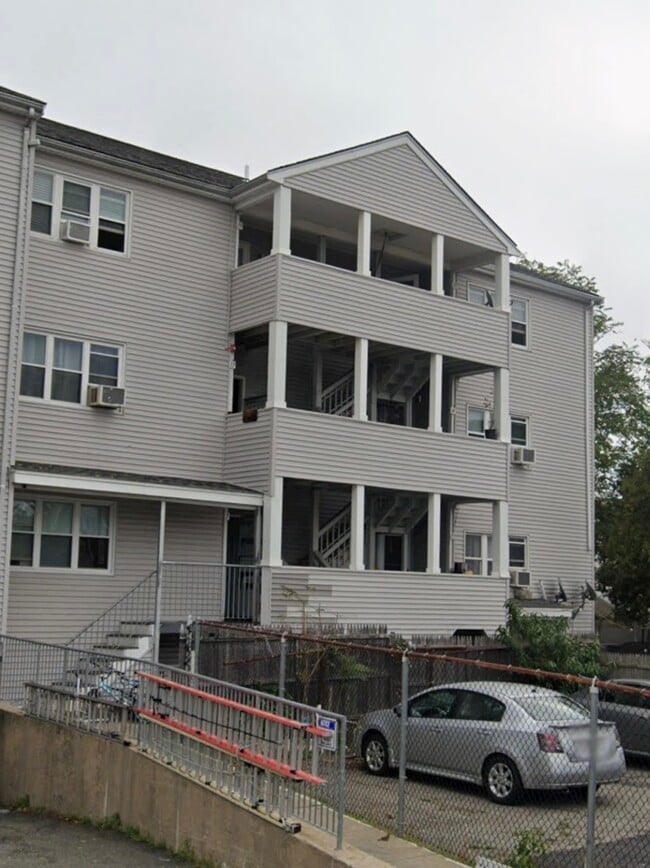 386 Summer St, Unit 20 in Lynn, MA - Foto de edificio - Building Photo