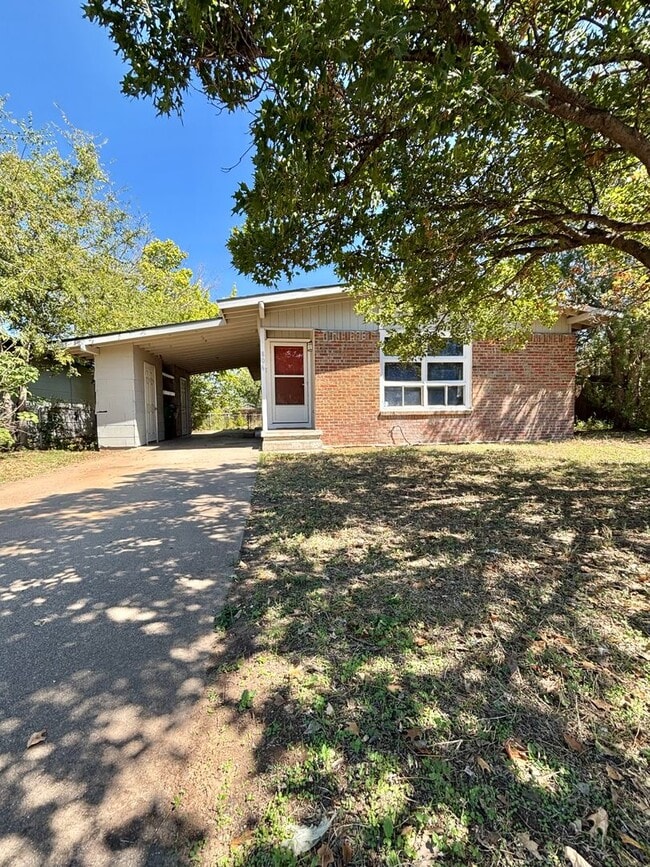 806 N Jackson St in San Angelo, TX - Building Photo - Building Photo