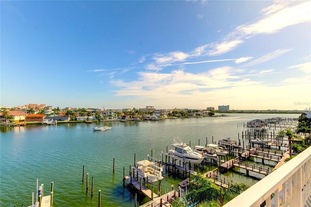 120 Brightwater Dr in Clearwater, FL - Building Photo