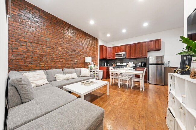 321 E 14th St in New York, NY - Building Photo - Building Photo