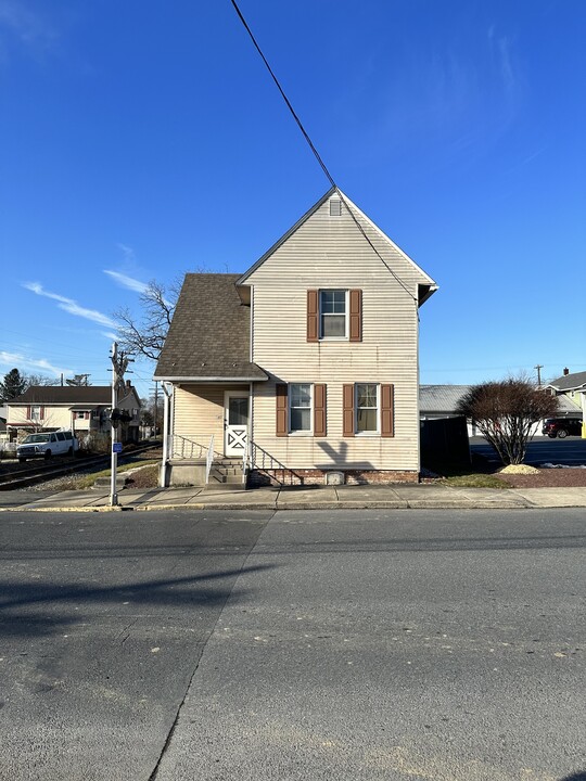 560 S Main St in Nazareth, PA - Foto de edificio