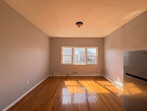 22 Beacon Ave, Unit 8 in Jersey City, NJ - Building Photo - Building Photo