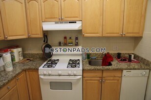 43 Bay State Rd in Boston, MA - Building Photo