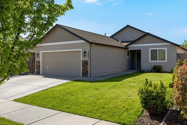 1041 Compton Way in Medford, OR - Building Photo - Building Photo