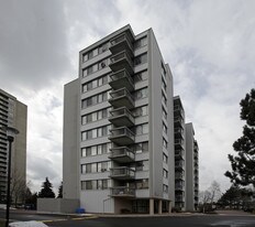 2500 Bridletowne Cir in Toronto, ON - Building Photo