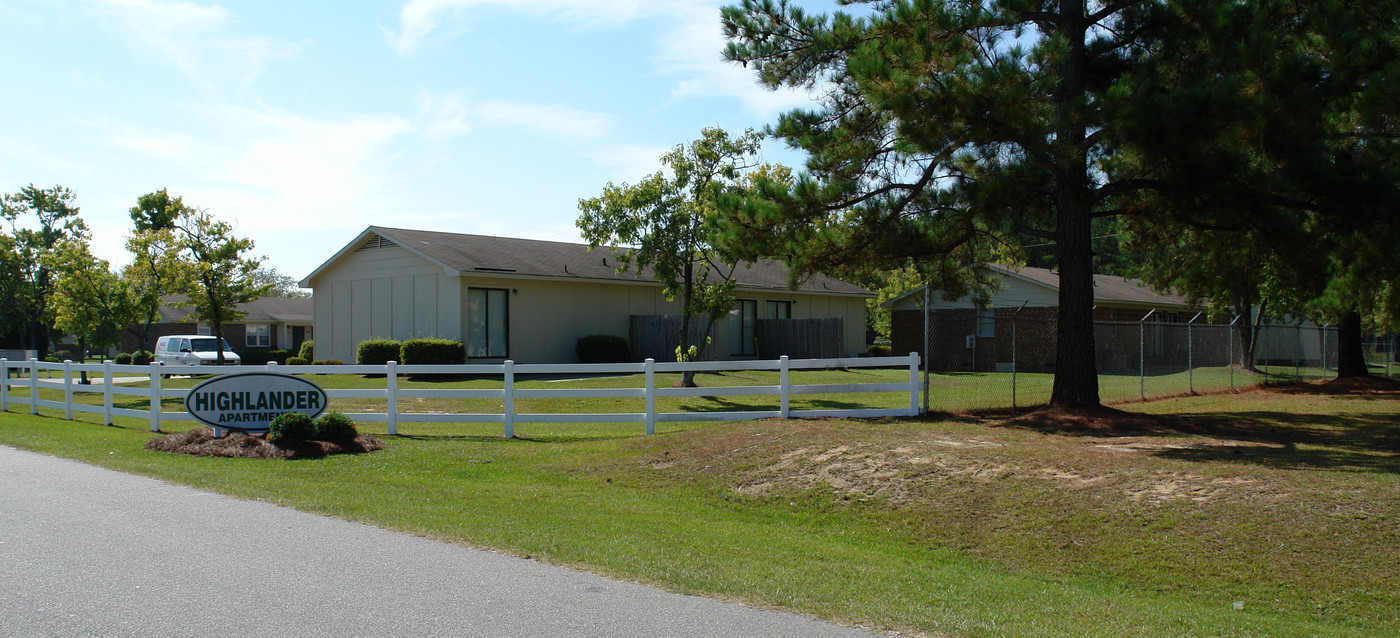 Highlander Apartments in Fayetteville, NC - Building Photo