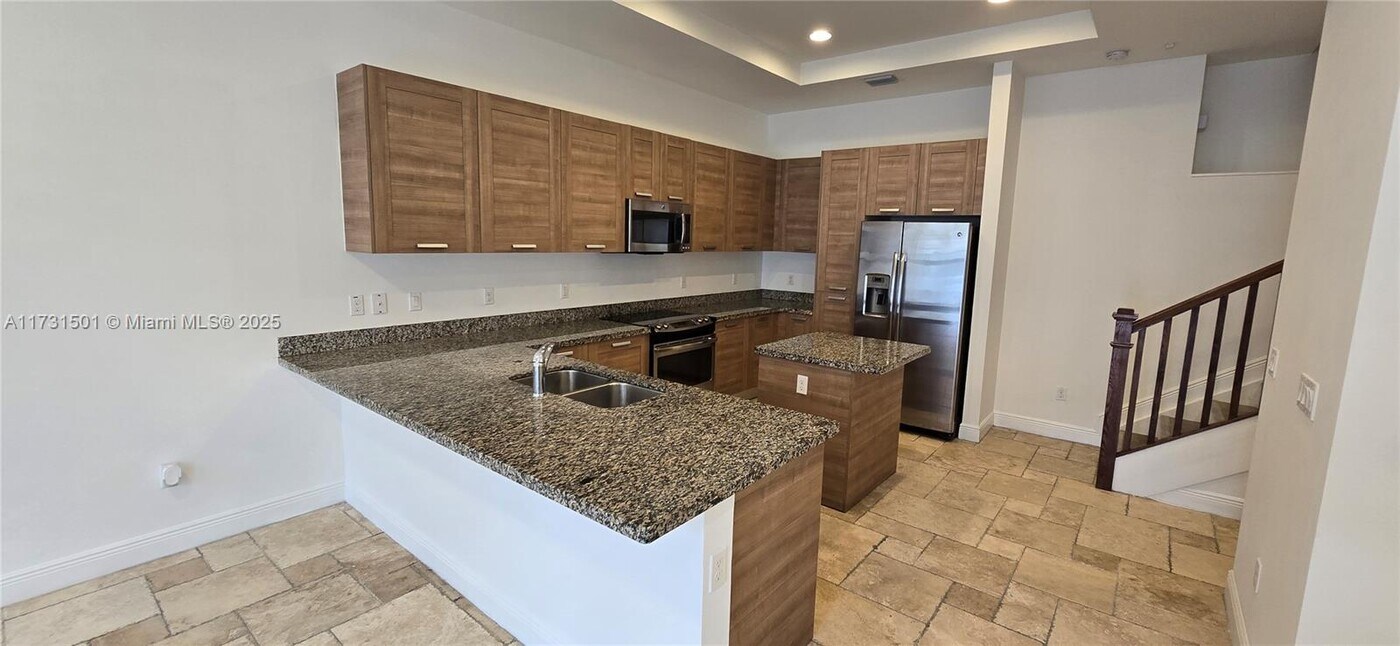 5184 NW 84th Ave in Doral, FL - Building Photo