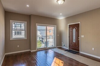 69 Hutton St in Jersey City, NJ - Building Photo - Building Photo