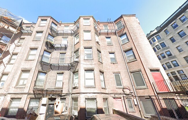 869 Beacon St, Unit 3