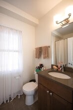2253 N Janssen Ave in Chicago, IL - Building Photo - Building Photo