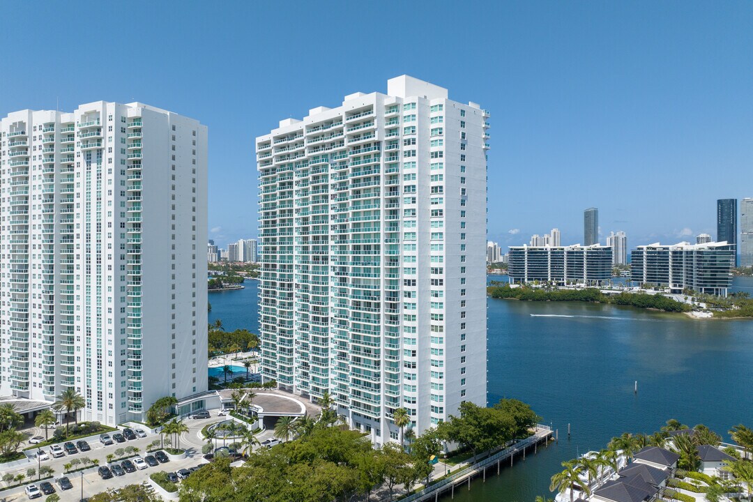 Peninsula I in Aventura, FL - Building Photo