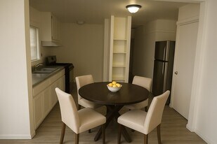 3962 1/4 S Hobart Blvd in Los Angeles, CA - Building Photo