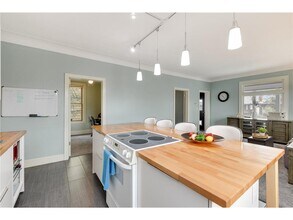 144 8th Ave S, Unit Main Floor in South St. Paul, MN - Foto de edificio - Building Photo