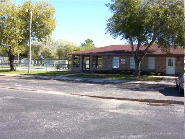 Holiday Acres Mobile Home Estates in Victoria, TX - Building Photo