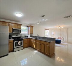 636 NW 11th St in Miami, FL - Building Photo - Building Photo