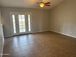 5552 W Shangri La Rd in Glendale, AZ - Building Photo - Building Photo