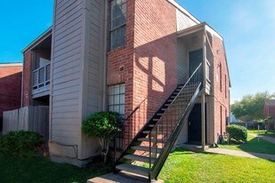 12500 Sandpiper Dr in Houston, TX - Building Photo