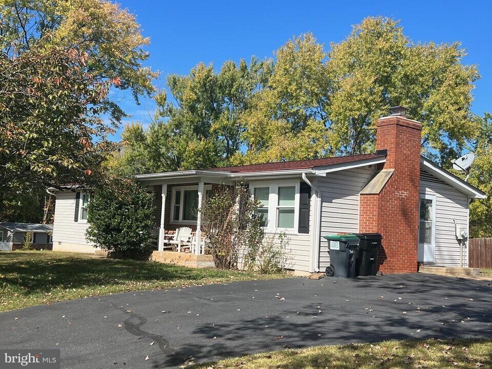 99 Moores Ln in Stafford, VA - Building Photo