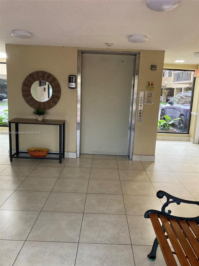 5249 NW 7th St in Miami, FL - Foto de edificio - Building Photo