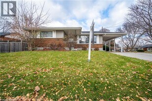 98 Lynbrook Dr in Hamilton, ON - Building Photo