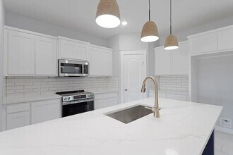 2355 County Road 376 in Anna, TX - Foto de edificio - Building Photo