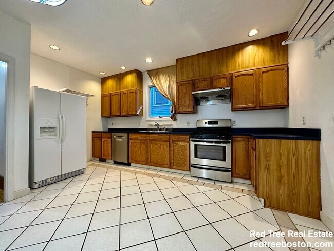 29 Woodlawn St, Unit 1 in Boston, MA - Foto de edificio - Building Photo