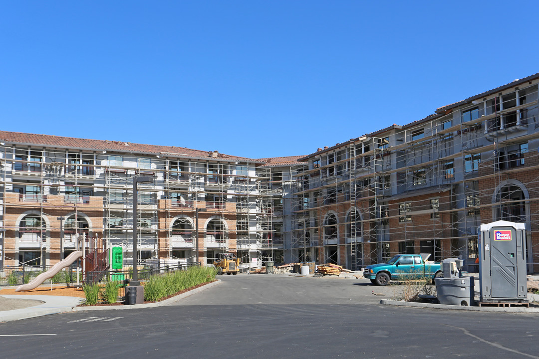 Anton Hacienda - Phase II in Pleasanton, CA - Foto de edificio