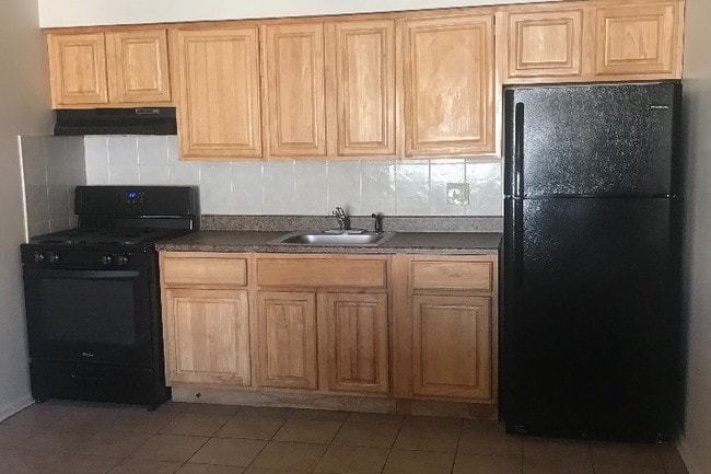157 Western Pkwy, Unit B8 in Irvington, NJ - Foto de edificio - Building Photo