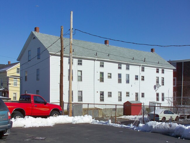 49-57 Healy St in Fall River, MA - Foto de edificio - Building Photo