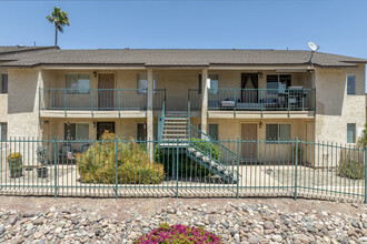 Shamrock Glen Condiminiums in Phoenix, AZ - Building Photo - Building Photo