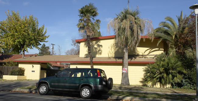 423 W 21st St in Merced, CA - Foto de edificio - Building Photo