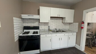 109 E Stewart Rd in Columbia, MO - Building Photo