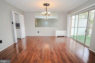 3737 Clarks Ln in Baltimore, MD - Foto de edificio - Building Photo