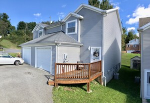 1001 Marcus Ct, Unit 1002 in Morgantown, WV - Building Photo
