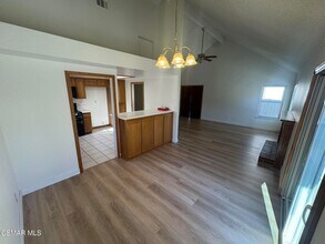 1874 Suntree Ln in Simi Valley, CA - Building Photo - Building Photo