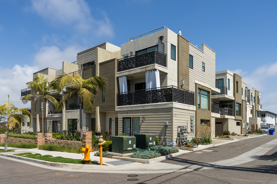 Mahalo in Oceanside, CA - Building Photo