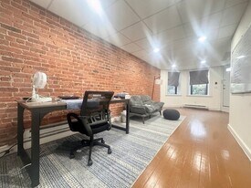 384 Riverway, Unit B in Boston, MA - Building Photo