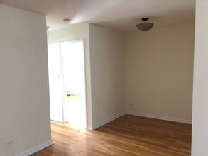 7315 N Oakley Ave in Chicago, IL - Building Photo - Building Photo