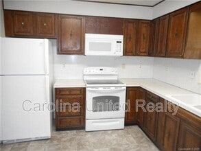 5500 Larchmont Ave in Charlotte, NC - Building Photo - Building Photo