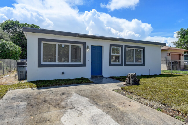 44 NW 13th Ave in Delray Beach, FL - Building Photo - Building Photo