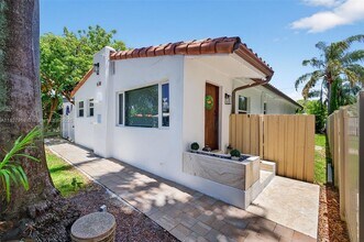 1622 Mayo St in Hollywood, FL - Building Photo - Building Photo